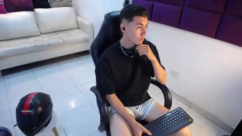 Loganfoster  online show from December 22, 2025, 8:39 pm