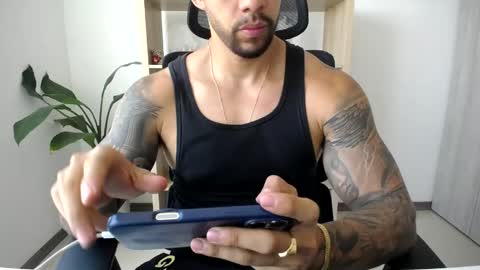 Snapshot of loganhod chatting on June 1, 2026, 4:52 pm Logan Wolfp online show from June 1, 2026, 4:52 pm
