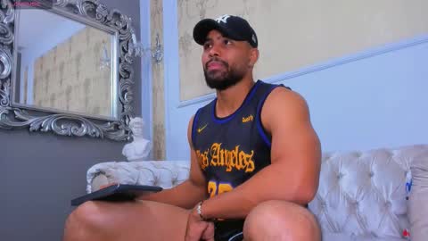 U can call me Logan online show from September 22, 2025, 2:35 am