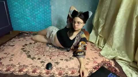 lola_aspis online show from October 24, 2025, 8:00 am