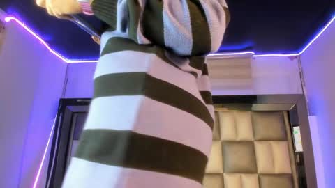 lola_js online show from April 2, 2026, 4:54 am