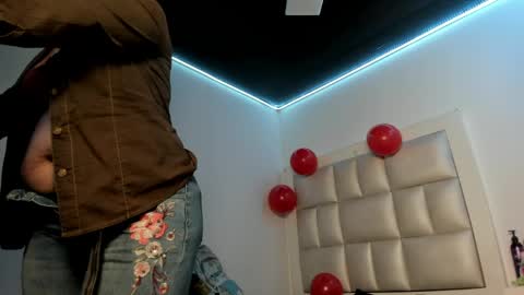 lola_js online show from April 26, 2026, 12:58 pm