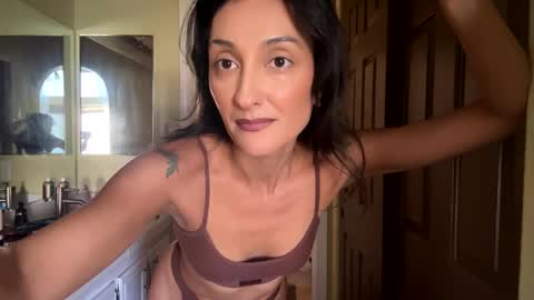 Snapshot of lola_la_lita chatting on October 2, 2025, 6:15 pm lola_la_lita online show from October 2, 2025, 6:15 pm