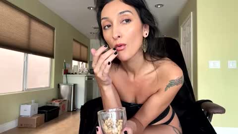 Snapshot of lola_la_lita chatting on October 30, 2025, 5:24 pm lola_la_lita online show from October 30, 2025, 5:24 pm