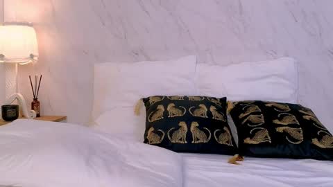 lola_lewis online show from April 11, 2026, 7:45 am