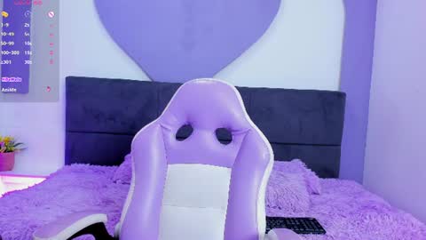 lola_sweeet18 online show from July 21, 2026, 9:33 am