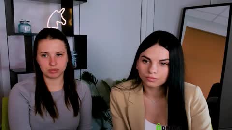 Lola online show from September 24, 2025, 9:23 am