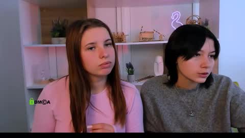 Lola online show from September 25, 2025, 9:02 am