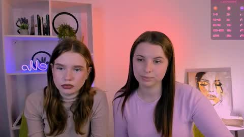 Lola online show from October 4, 2025, 7:01 pm