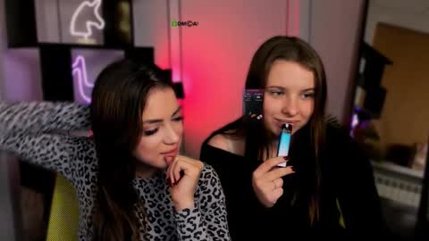 Lola online show from October 21, 2025, 7:14 pm