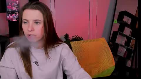 Lola online show from October 25, 2025, 7:08 pm