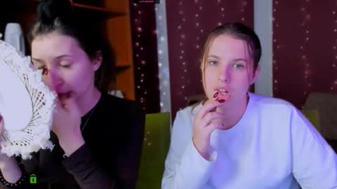 Lola online show from November 5, 2025, 7:25 pm