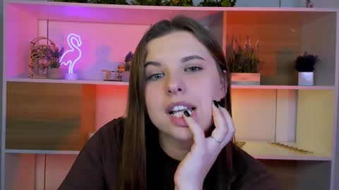 Lola online show from November 11, 2025, 7:14 pm