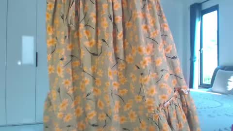 Lola online show from April 17, 2026, 12:57 am