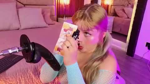 Lola Angel online show from June 23, 2026, 8:18 pm