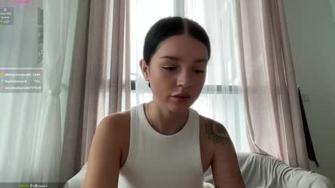 Lola online show from December 5, 2025, 4:10 am