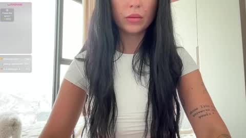 Lola online show from April 3, 2026, 4:43 am