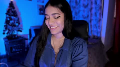 lolaasmith_21 online show from December 22, 2024, 11:22 am