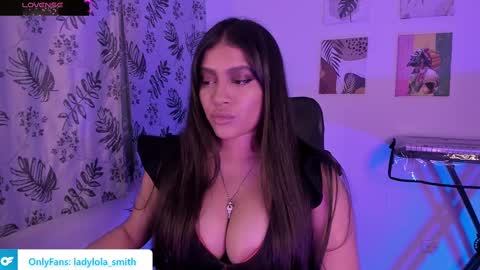 lolaasmith_21 online show from February 14, 2025, 11:09 pm