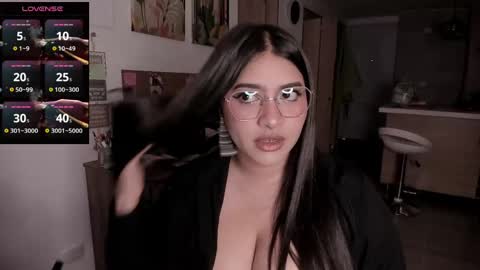 lolaasmith_21 online show from September 12, 2025, 9:37 pm