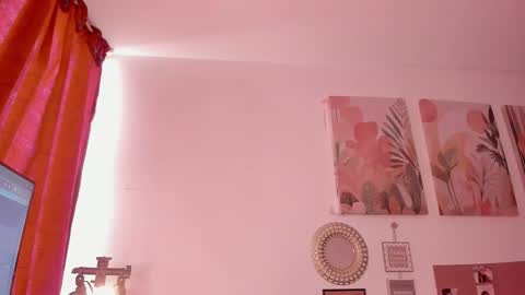 lolaasmith_21 online show from October 19, 2025, 9:37 pm