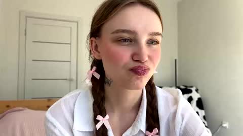 lolaatate online show from March 11, 2026, 11:05 am