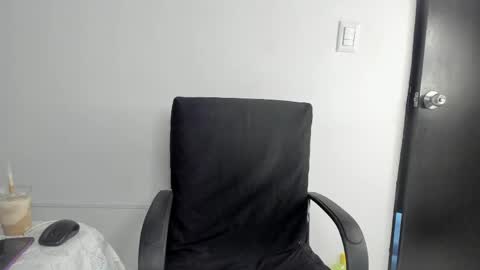 lolabunnysc online show from May 26, 2026, 12:01 pm