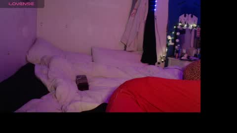 Snapshot of lolabunzz chatting on April 16, 2026, 10:05 am Your only Peach online show from April 16, 2026, 10:05 am