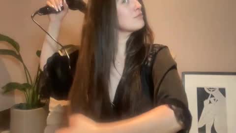 Snapshot of loladom chatting on October 14, 2025, 5:25 pm Frt Pr1ncess online show from October 14, 2025, 5:25 pm