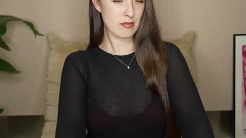 Snapshot of loladom chatting on November 11, 2025, 4:51 pm Frt Pr1ncess online show from November 11, 2025, 4:51 pm