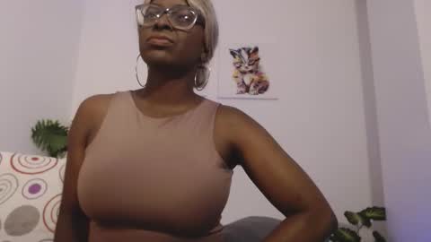 Snapshot of lolajenkiins chatting on October 19, 2025, 5:19 am lola online show from October 19, 2025, 5:19 am