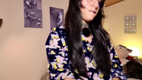 Lola online show from December 1, 2025, 2:44 pm