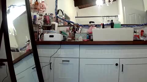 Lola Lixx online show from March 30, 2026, 9:43 am