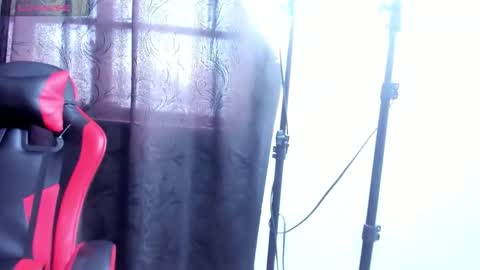 lolasweett_ online show from November 10, 2025, 2:16 pm