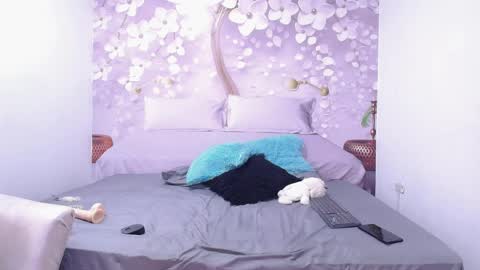 lolasweett_ online show from April 8, 2026, 5:13 pm