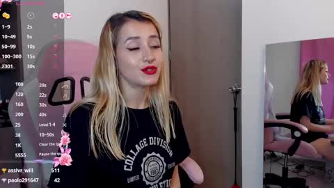 Snapshot of lollypetitte_ chatting on January 26, 2025, 6:38 am Lolly online show from January 26, 2025, 6:38 am