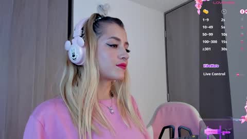 Snapshot of lollypetitte_ chatting on February 4, 2025, 1:34 am Lolly online show from February 4, 2025, 1:34 am