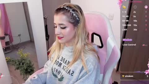 Snapshot of lollypetitte_ chatting on February 9, 2025, 1:44 am Lolly online show from February 9, 2025, 1:44 am