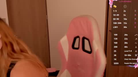 Snapshot of lollypetitte_ chatting on February 20, 2025, 2:51 am Lolly online show from February 20, 2025, 2:51 am