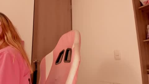 Snapshot of lollypetitte_ chatting on March 11, 2025, 2:54 am Lolly online show from March 11, 2025, 2:54 am