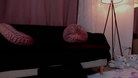 Snapshot of lollypetitte_ chatting on November 11, 2025, 10:15 am Lolly online show from November 11, 2025, 10:15 am