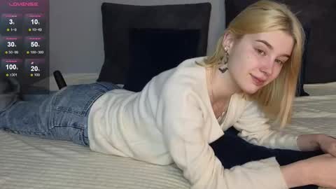 Snapshot of lollyy_flyy chatting on November 18, 2025, 7:18 pm Eva online show from November 18, 2025, 7:18 pm
