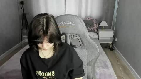 Snapshot of loly_cuttie chatting on May 18, 2026, 1:35 am Loly online show from May 18, 2026, 1:35 am