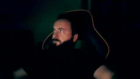 Snapshot of london_man1988 chatting on December 25, 2024, 4:22 pm london_man1988 online show from December 25, 2024, 4:22 pm