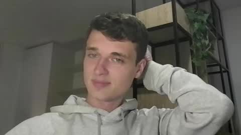 Snapshot of london_tomy chatting on October 5, 2025, 2:43 am london_tomy online show from October 5, 2025, 2:43 am