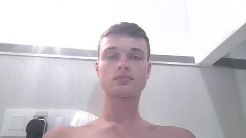 Snapshot of london_tomy chatting on December 3, 2025, 1:02 am london_tomy online show from December 3, 2025, 1:02 am