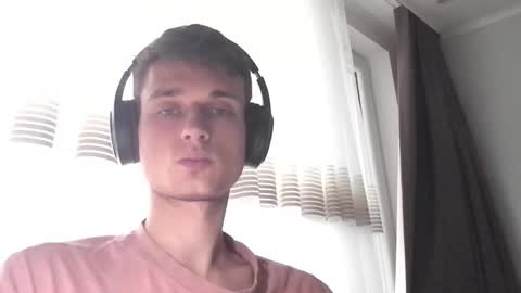 Snapshot of london_tomy chatting on December 19, 2025, 12:23 pm london_tomy online show from December 19, 2025, 12:23 pm