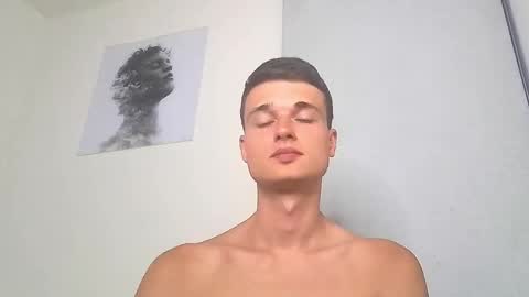 london_tomy online show from April 3, 2026, 2:42 am