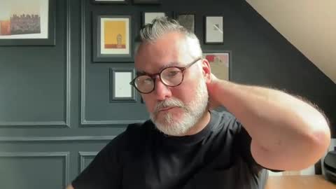 EnglishBear online show from June 8, 2026, 10:37 am
