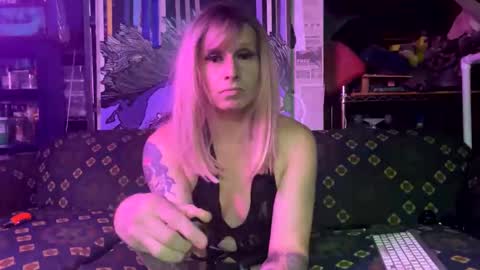 longbeachcd69 online show from March 11, 2025, 10:18 am